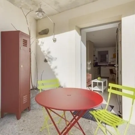 Apartment Centre-ville Avec Terrasse, Parking, Proche Telecabine Et Commodites - Fr-1-401-175 *