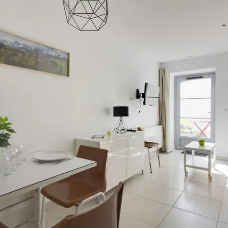 Centre-ville Avec Terrasse, Parking, Proche Telecabine Et Commodites - Fr-1-401-175