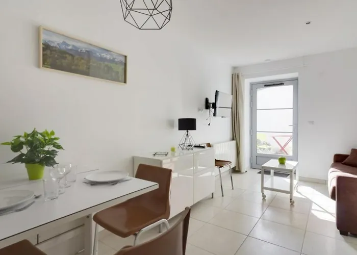 Centre-ville Avec Terrasse, Parking, Proche Telecabine Et Commodites - Fr-1-401-175